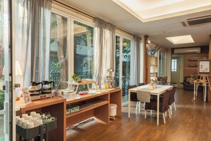 Breakfast, lunch and dinner served - U Tiny Boutique Hotel Suvarnabhumi Bangkok (Bangkok)