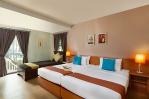 Minibar, blendingsgardiner, wi-fi (inkludert) og sengetøy