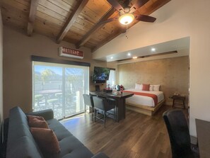 Habitación Deluxe | Caja de seguridad en la habitación y tabla de planchar con plancha 