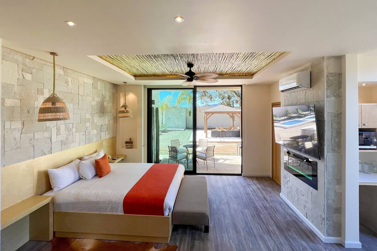In-room safe, iron/ironing board, free WiFi, bed sheets