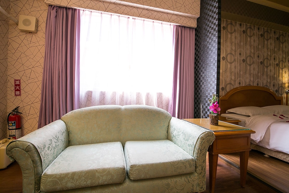 Premium bedding, down duvets, free minibar, individually furnished