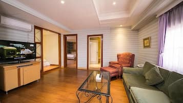 Business Triple Room | Premium bedding, down comforters, free minibar, individually furnished
