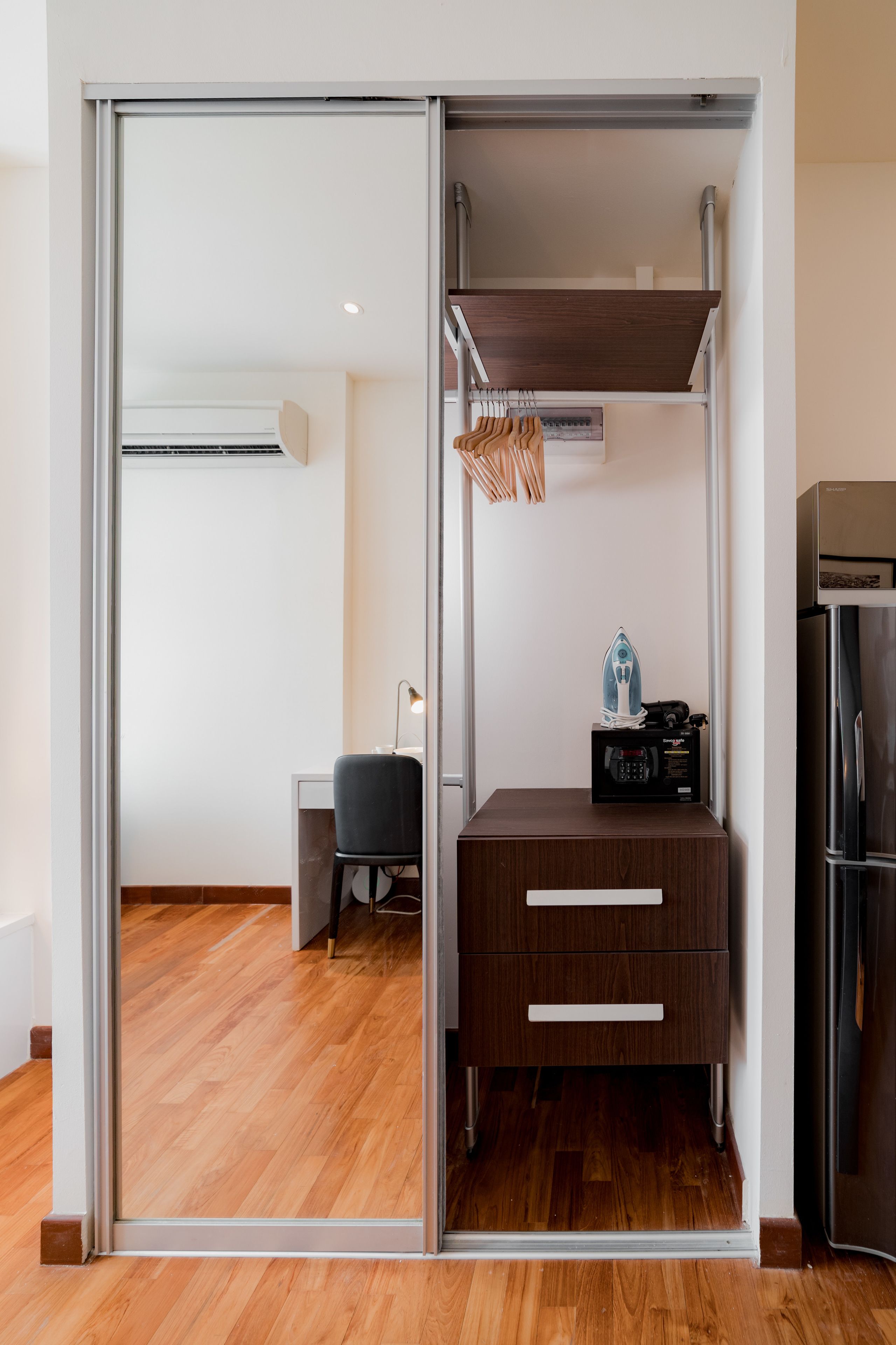 Premium bedding, in-room safe, desk, laptop workspace