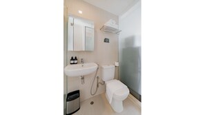 Bathroom - Heritage Collection on Boat Quay (South Bridge Wing) - A Digital ApartHotel (Singapore)