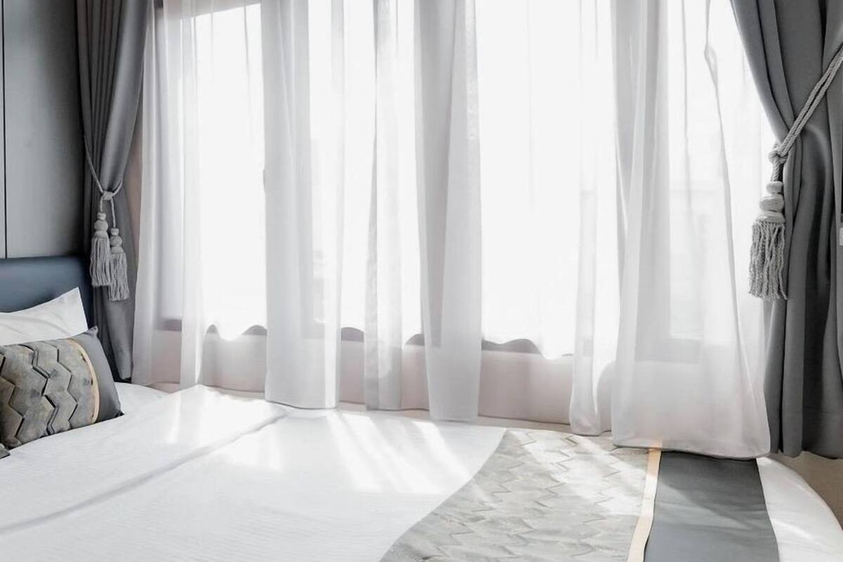 Enkelrum (1 Bed) | Sängtillbehör av högsta kvalitet och värdeförvaringsskåp på rummet