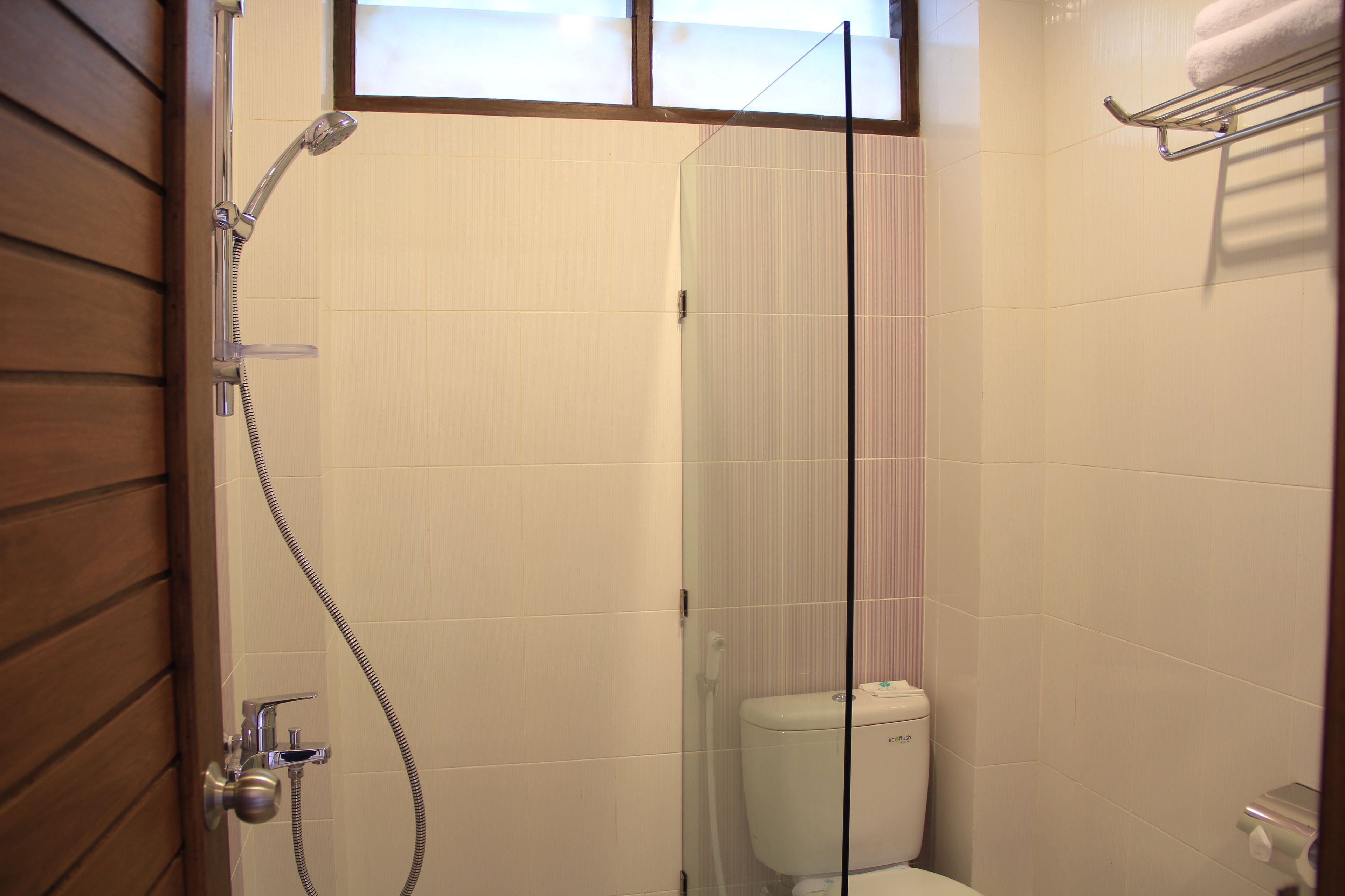 shower, free toiletries, towels