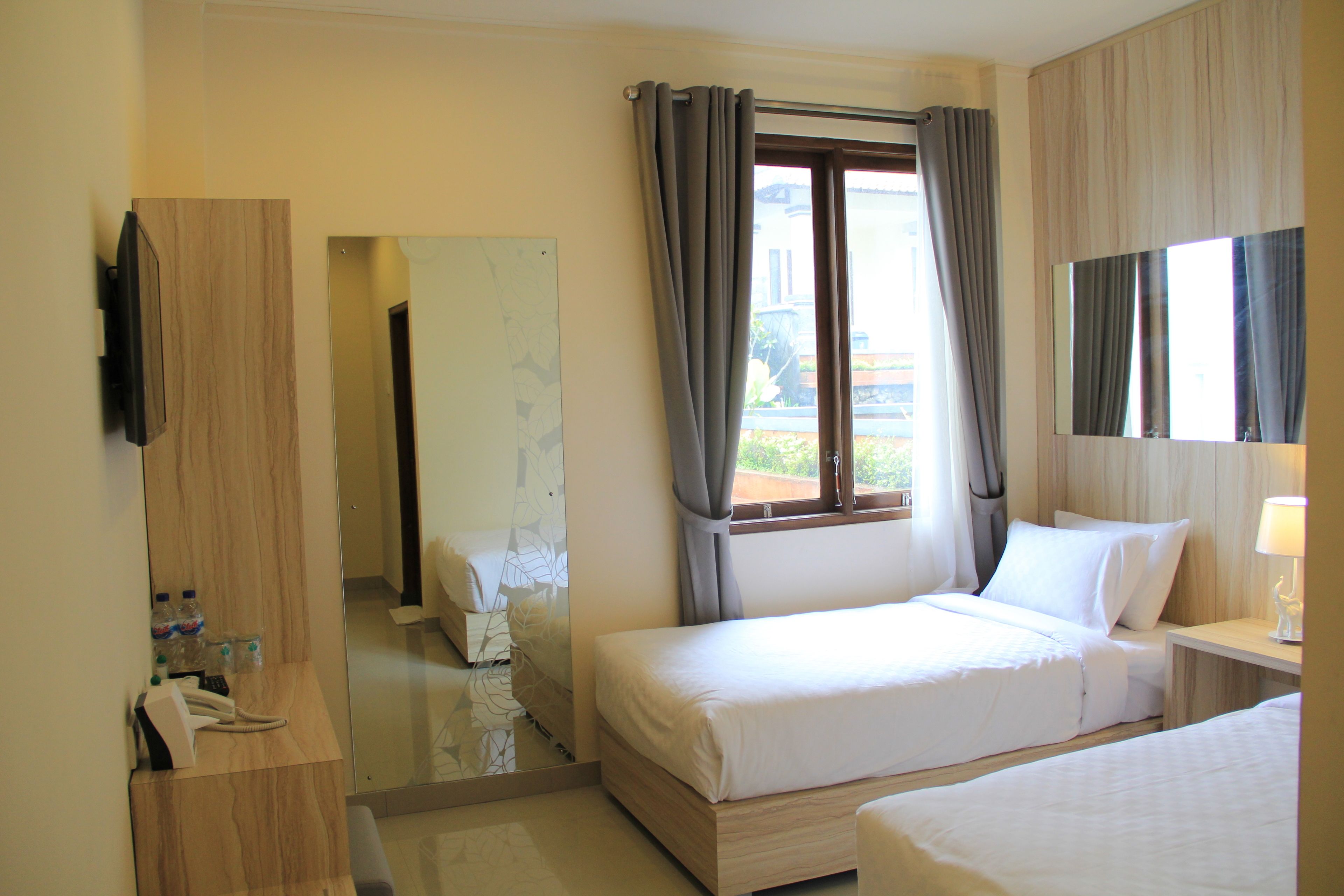 in-room safe, free wifi, bed sheets