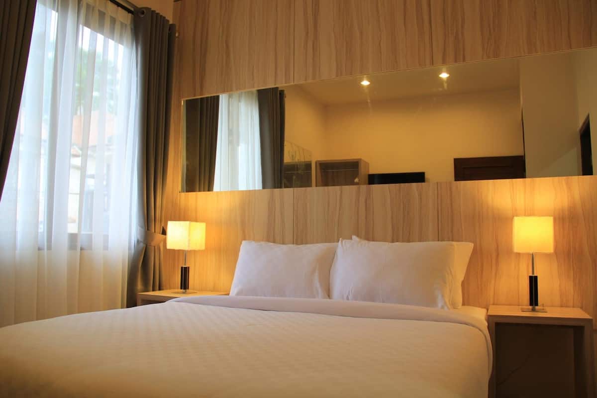 in-room safe, free wifi, bed sheets