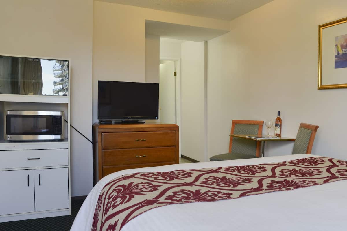 Standard Room, 1 Queen Bed
