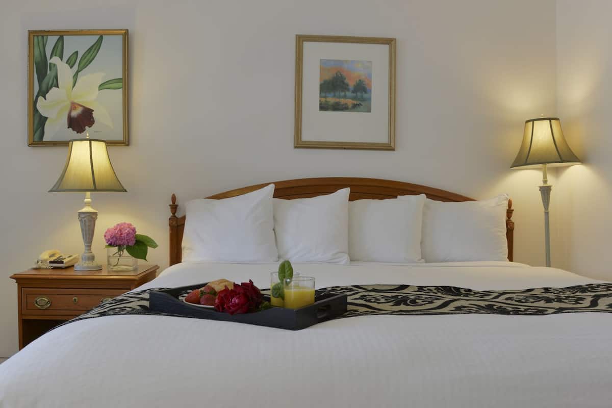 Standard Room, 1 King Bed