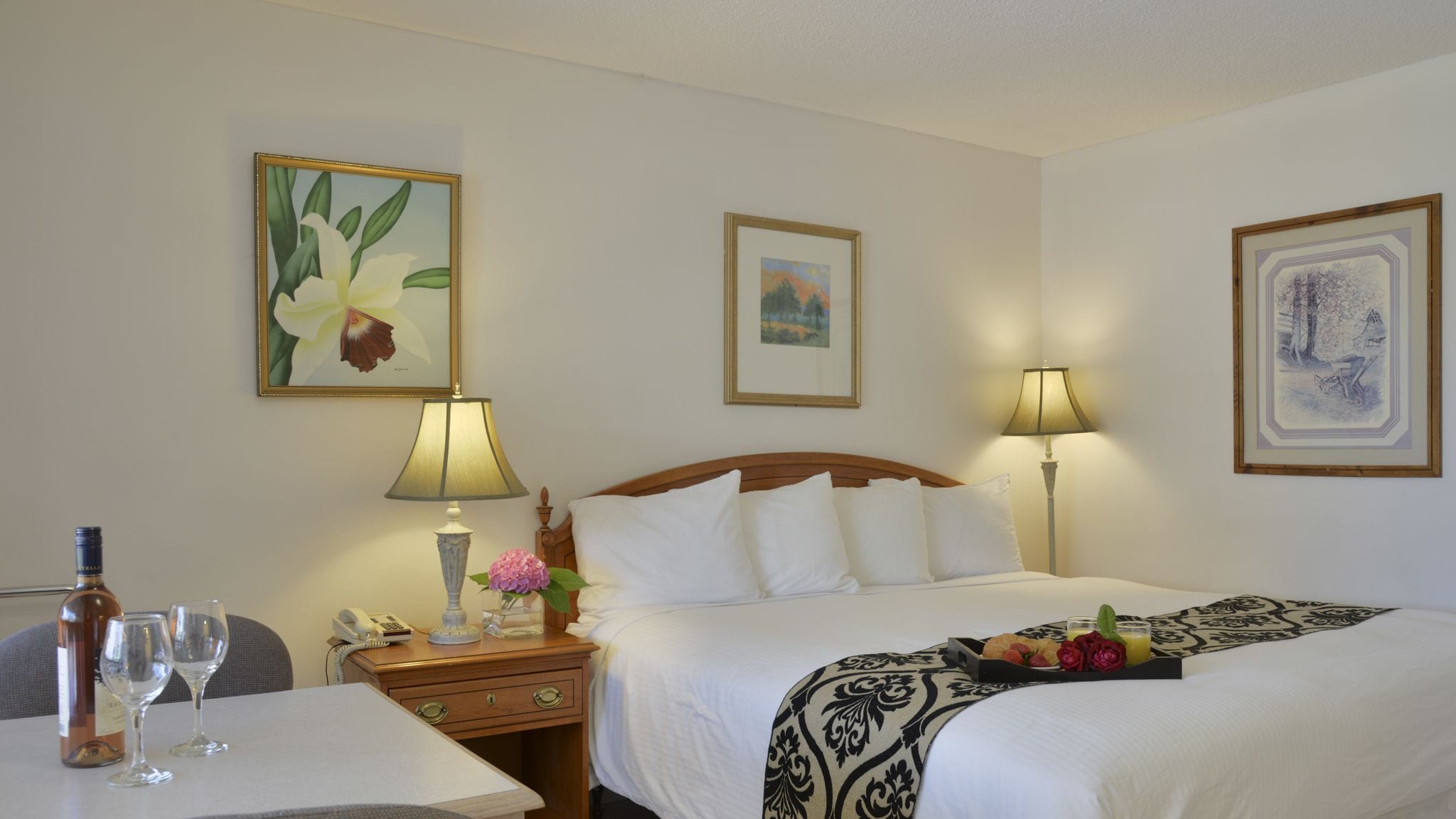 Phòng Tiêu chuẩn, 1 giường cỡ king | Bộ đồ giường cao cấp, bàn, truy cập Internet không dây miễn phí 