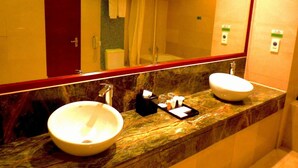 Bathroom sink - JI Hotel (Beijing 798 Art District) (Beijing)
