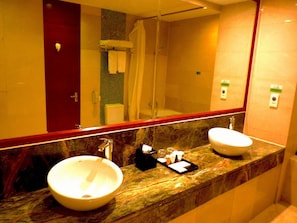 Bathroom sink - JI Hotel (Beijing 798 Art District) (Beijing)