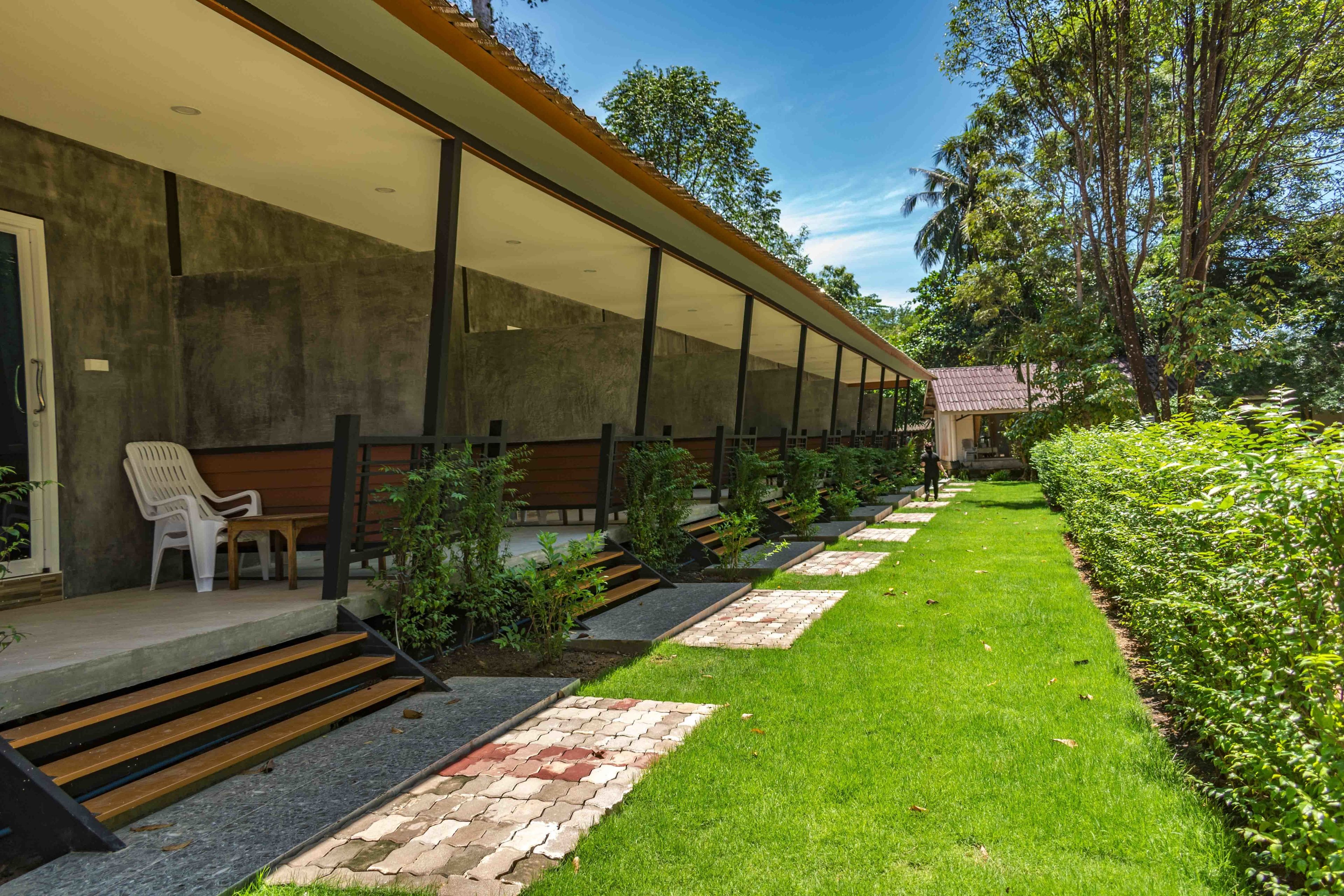 Basic Cottage, 1 King Bed | In-room safe, blackout drapes, free WiFi, bed sheets