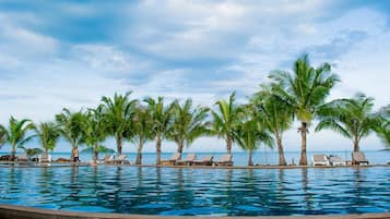 Outdoor pool, pool umbrellas, sun loungers