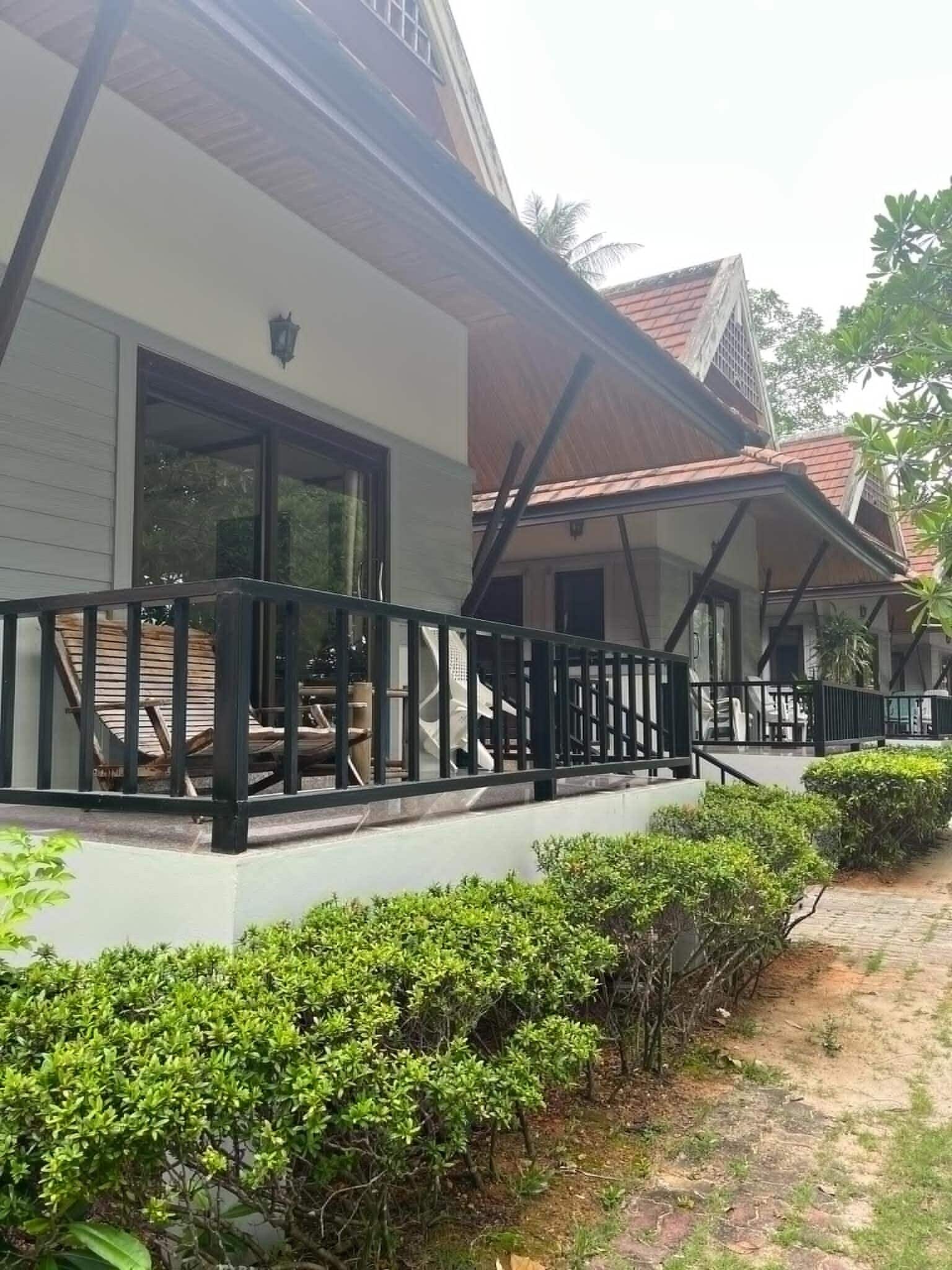 Caja de seguridad en la habitación, cortinas blackout y wifi gratis 