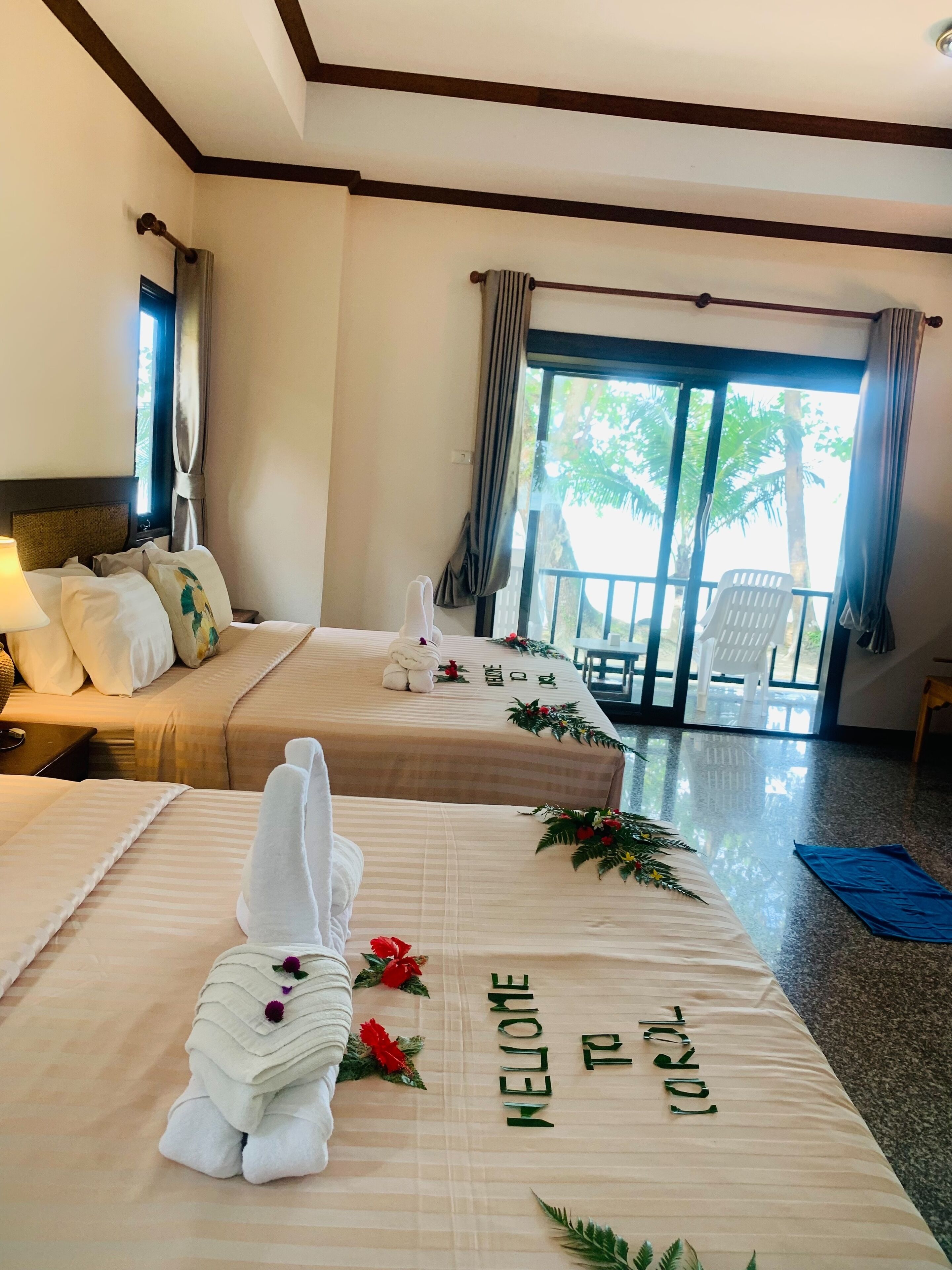 Caja de seguridad en la habitación, cortinas blackout y wifi gratis 