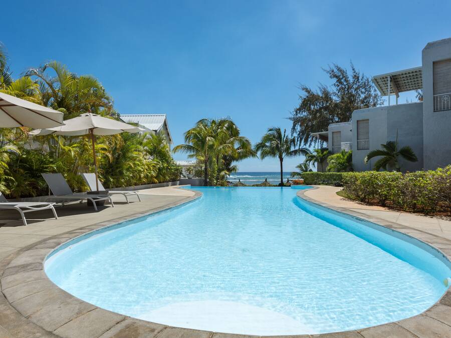 Kolam renang terbuka, kerusi lepak pantai