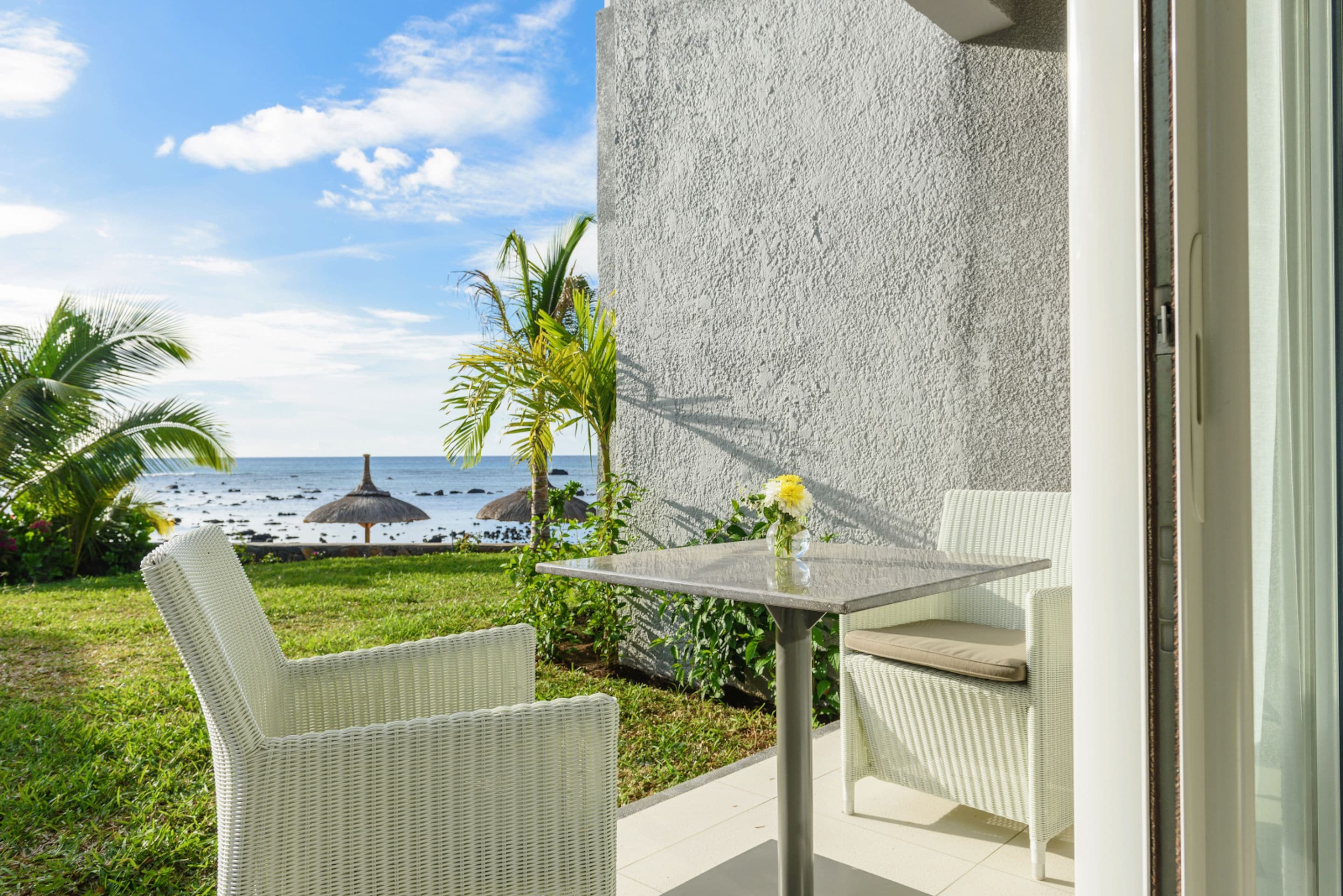 studio, beachfront | terrace/patio