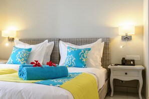 In-room safe, individually decorated, individually furnished, desk - Voile Bleue Boutique Hotel (Pointe Aux Piments)