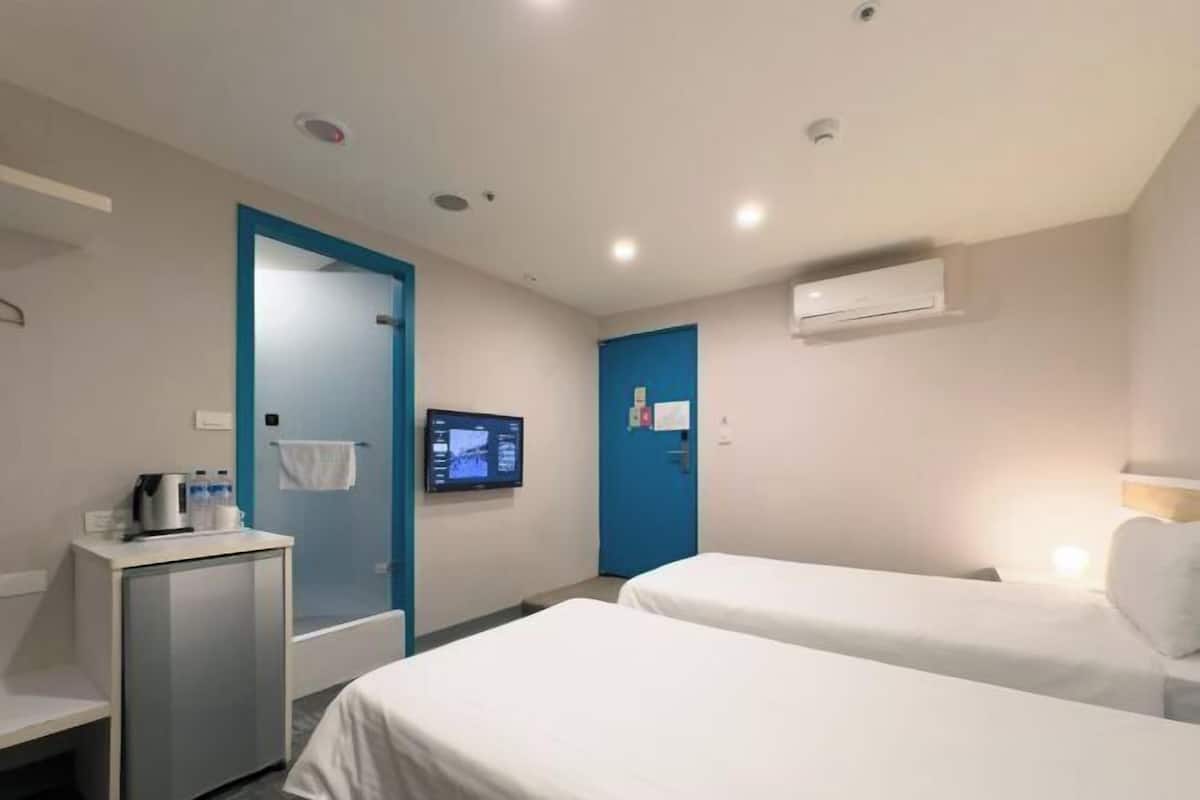 Minibar, escritorio, wifi gratis y ropa de cama