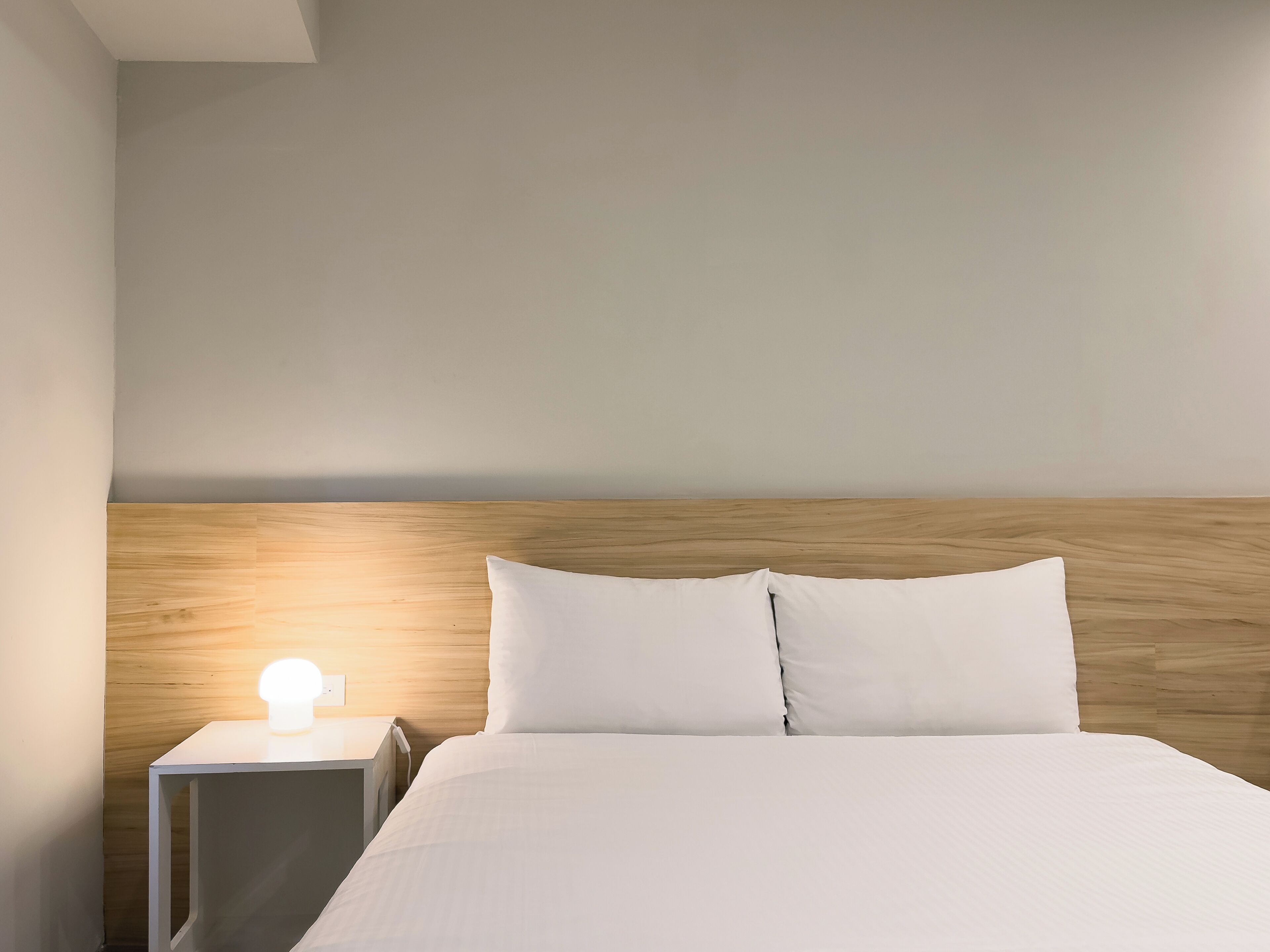 deluxe double room | minibar, desk, free wifi, bed sheets