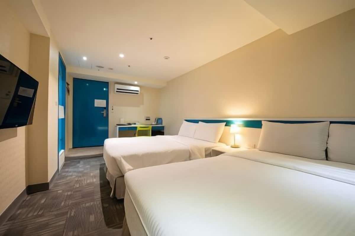 Minibar, escritorio, wifi gratis y ropa de cama