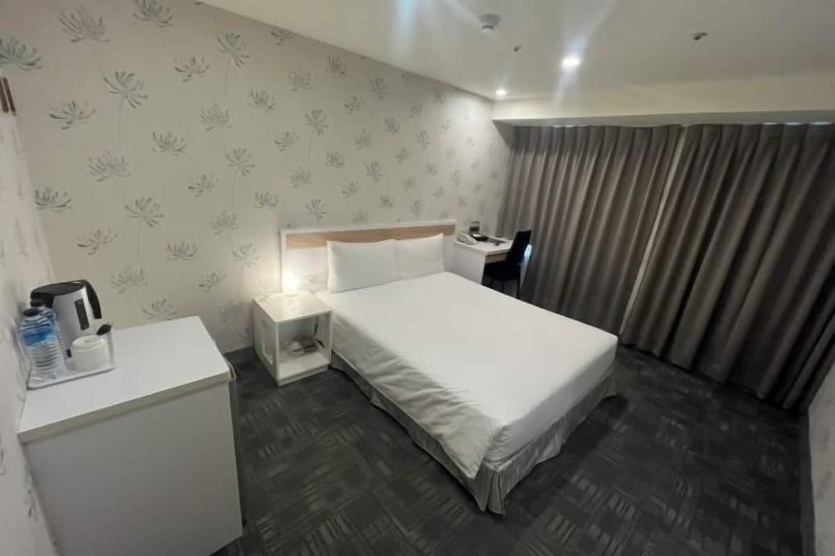 Minibar, desk, free WiFi, bed sheets