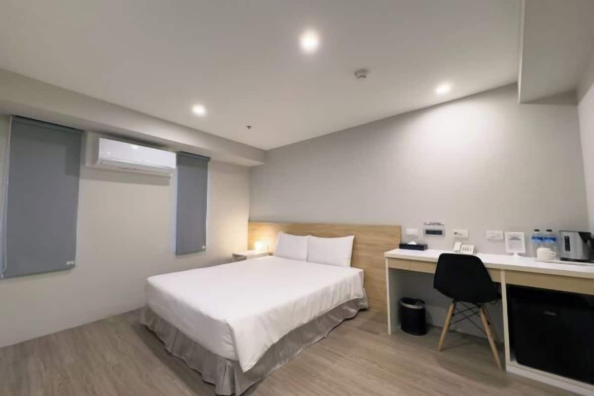 Minibar, desk, free WiFi, bed sheets