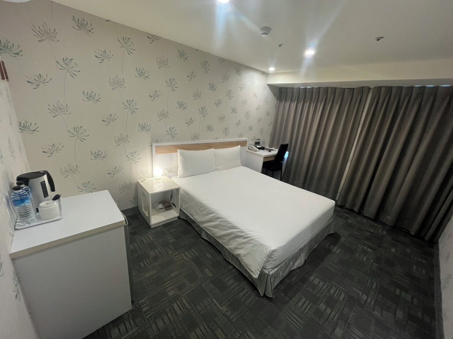 ห้องพรีเมียมดับเบิล | มินิบาร์, โต๊ะทำงาน, Wi-Fi ฟรี, ผ้าปูที่นอน