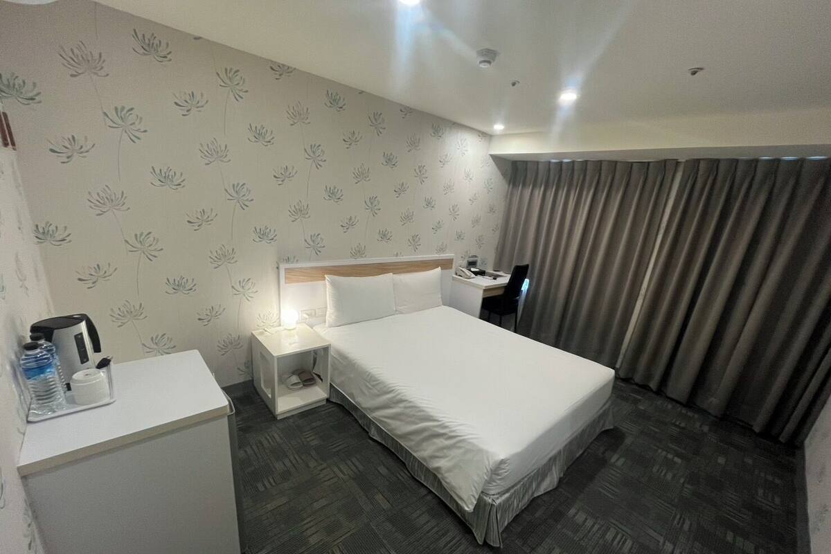 Habitación doble Premium | Minibar, escritorio, wifi gratis y ropa de cama