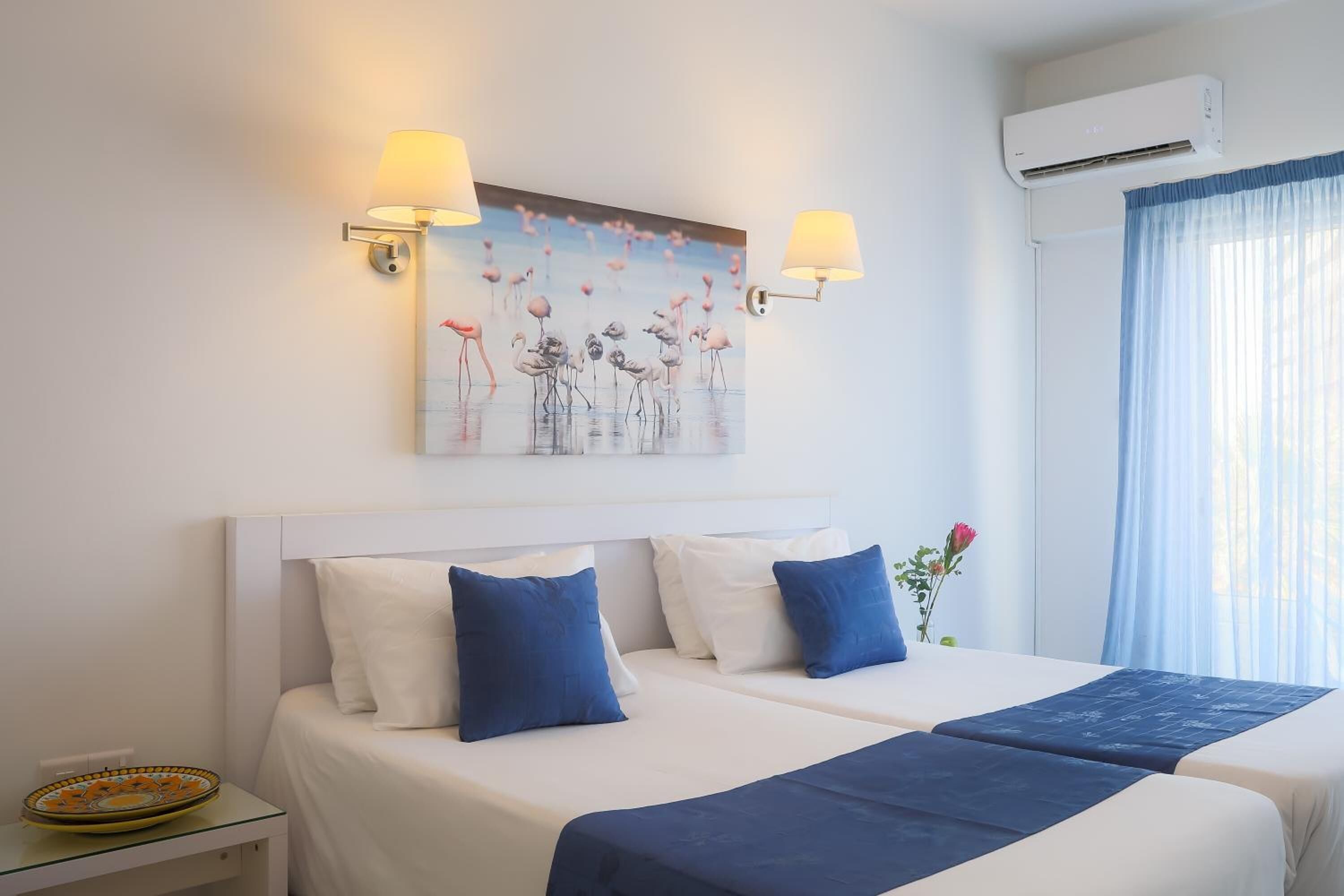 Photo - Mikes Kanarium City Hotel