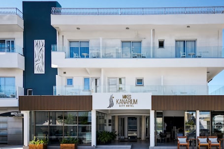 Front of property. Mikes Kanarium Hotel
