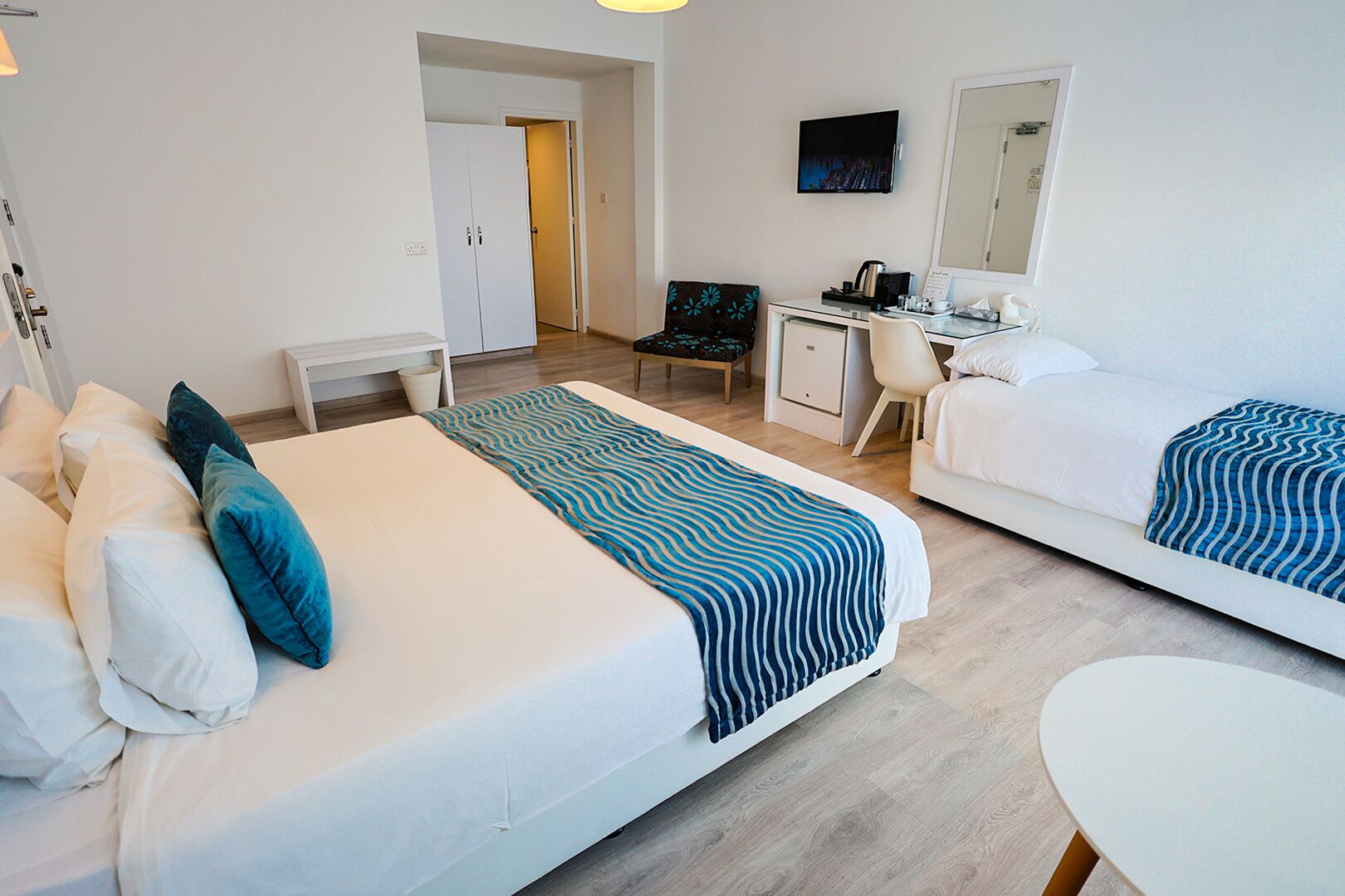 Photo - Mikes Kanarium City Hotel