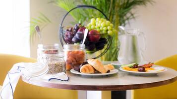 Free daily continental breakfast