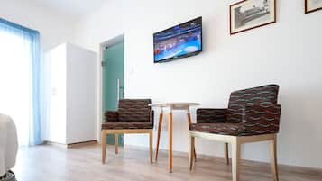 Quarto casal ou duplo | Cofres nos quartos, escrivaninha, quartos à prova de som