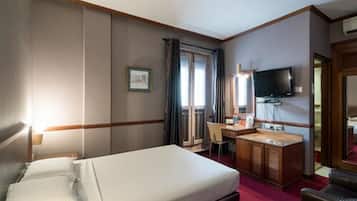 Deluxe Room | Iron/ironing board, rollaway beds, free WiFi, bed sheets