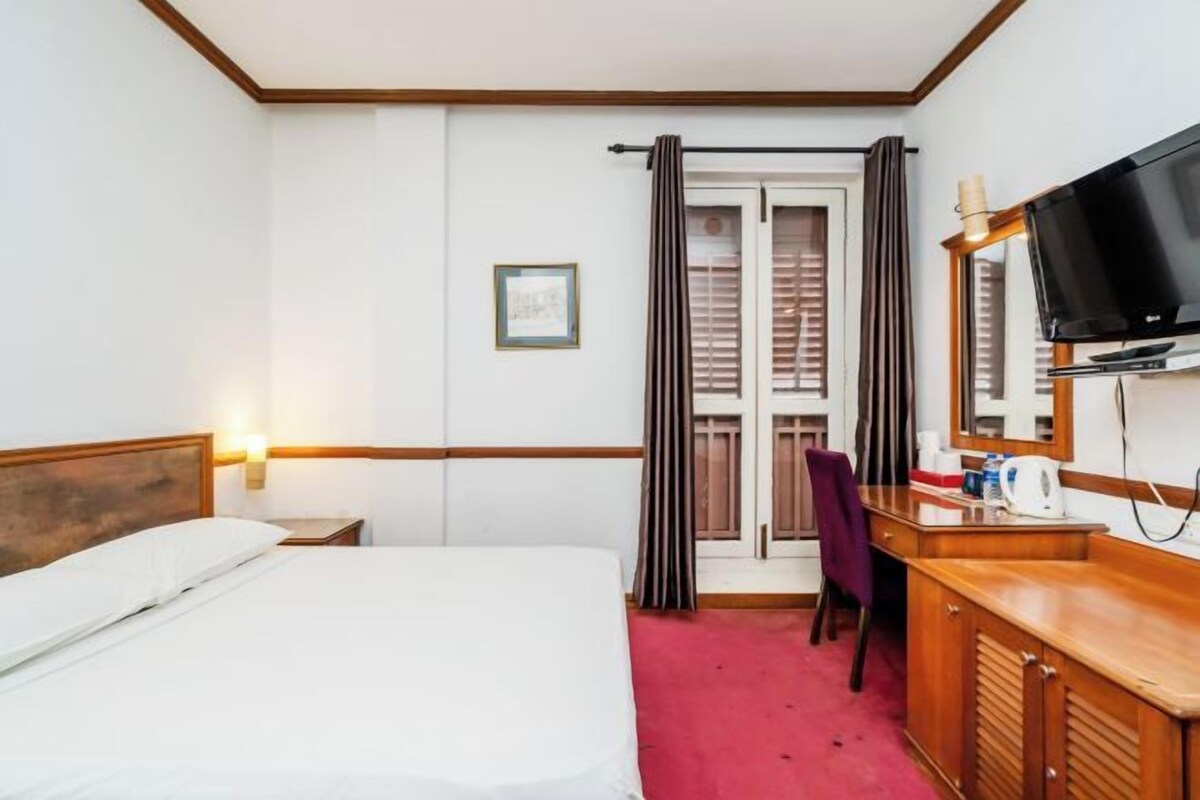 Iron/ironing board (on request), rollaway beds (surcharge), WiFi (free)