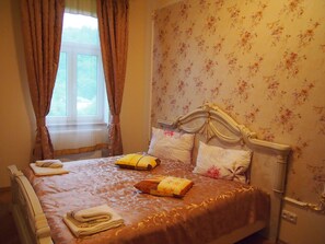 Apartment, Balkon | Hochwertige Bettwaren, Betten mit Memory-Foam-Matratzen