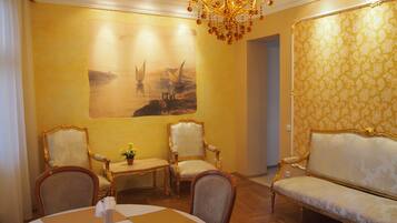 Apartment, 2 Bedrooms, Mountain View | Living area | Flat-screen TV