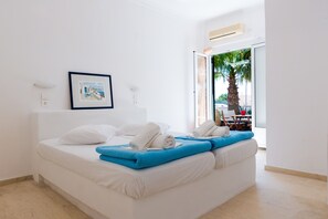 Standard Room | In-room safe, iron/ironing board, free cribs/infant beds, free WiFi