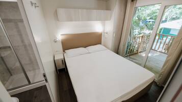 Mobile Home (Sunshine) (4 Adults + 2 Children) | In-room safe, blackout drapes, free WiFi, bed sheets