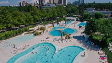 Piscina coperta, piscina all'aperto