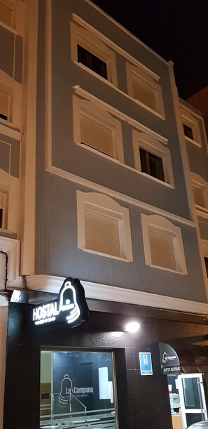 Exterior - Hostal La Campana (La Línea de la Concepción)