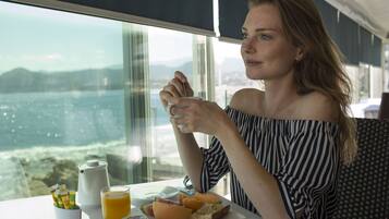 Desayuno buffet todos los días (con cargo)