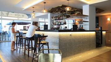 Bar (in der Unterkunft)