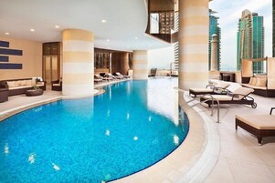 室内游泳池，室外游泳池