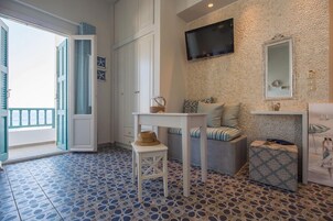 Estudio Deluxe | Zona de estar | Una televisión de pantalla plana