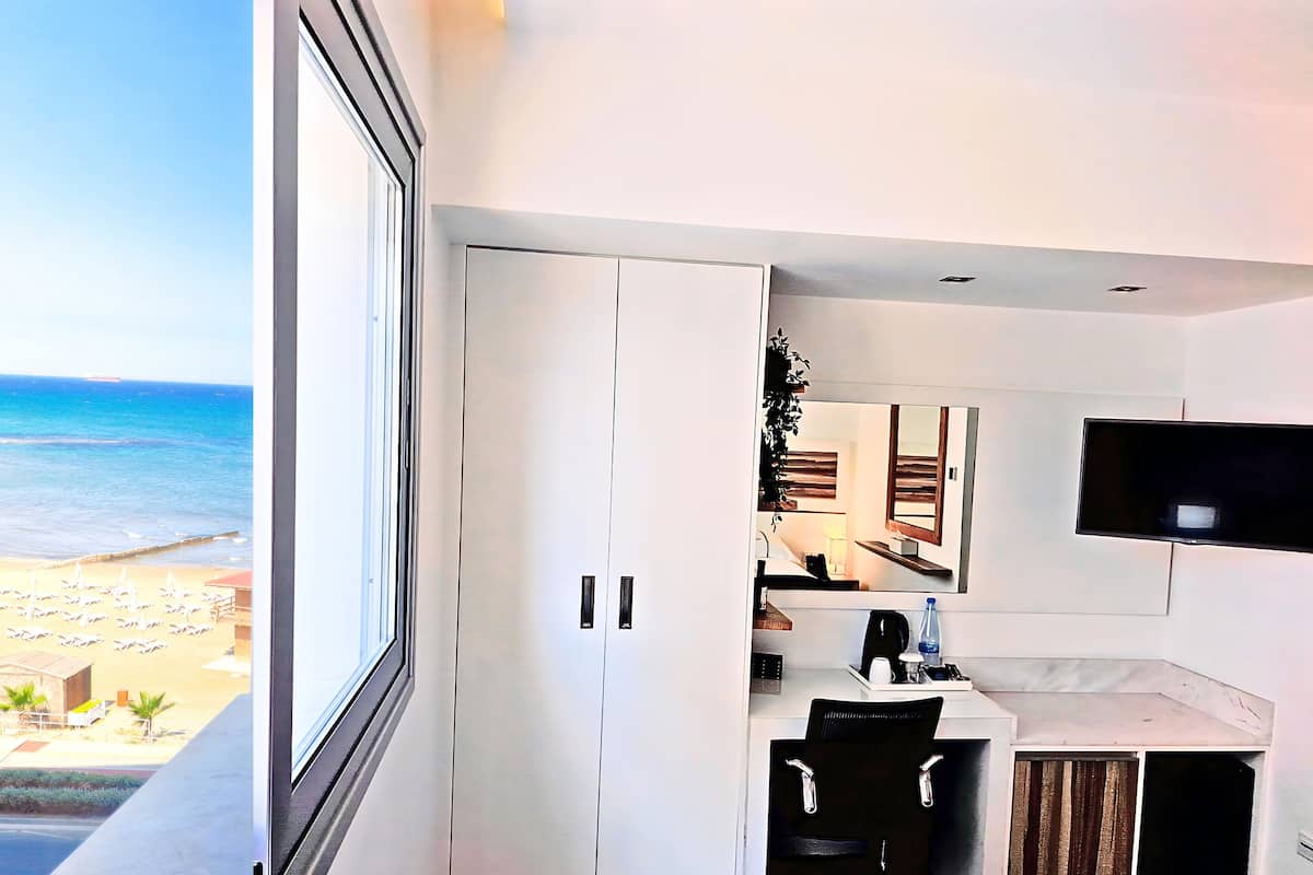 single room, inland view, no balcony | premium bedding, minibar, in-room safe, individually furnished