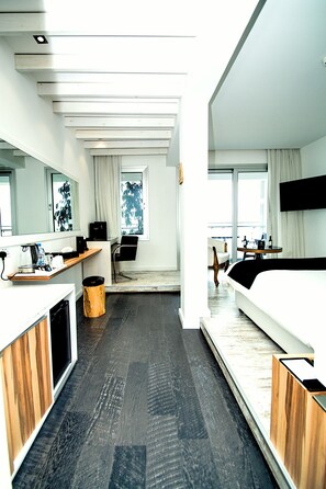 เครื่องนอนระดับพรีเมียม, มินิบาร์, ตู้นิรภัยในห้องพัก